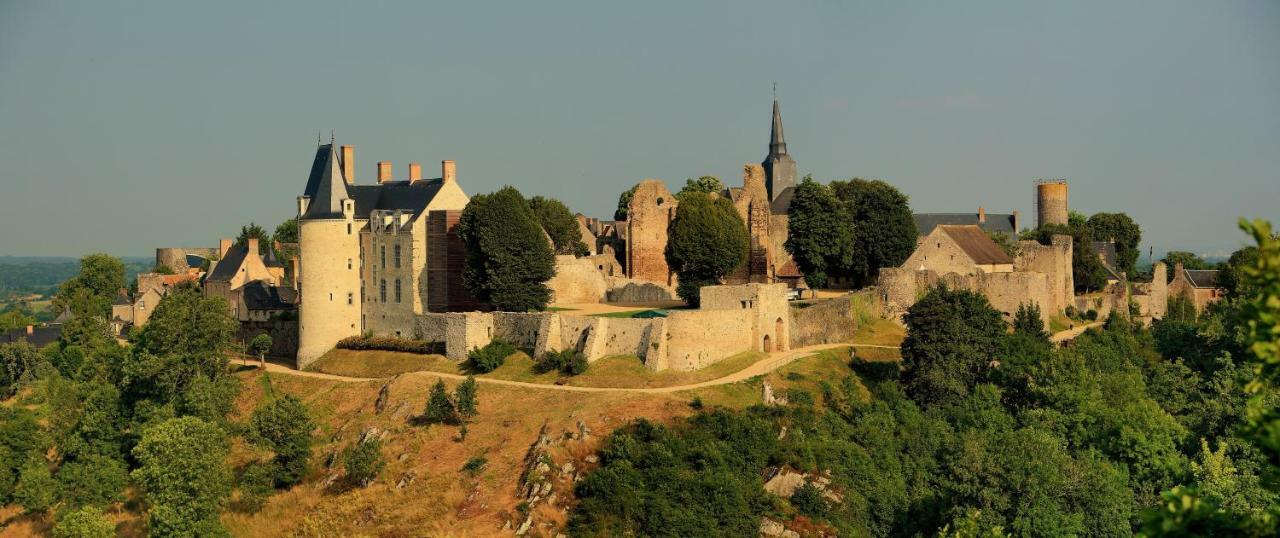 Logis De La Helberdiere Cossé-en-Champagne Exterior foto